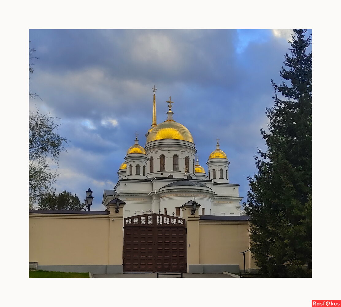 Ворота Ново-Тихвинского монастыря ( Екатеринбург)